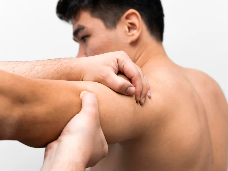 Nokomis Chiropractic and Wellness treating shoulder pain in Minneapolis